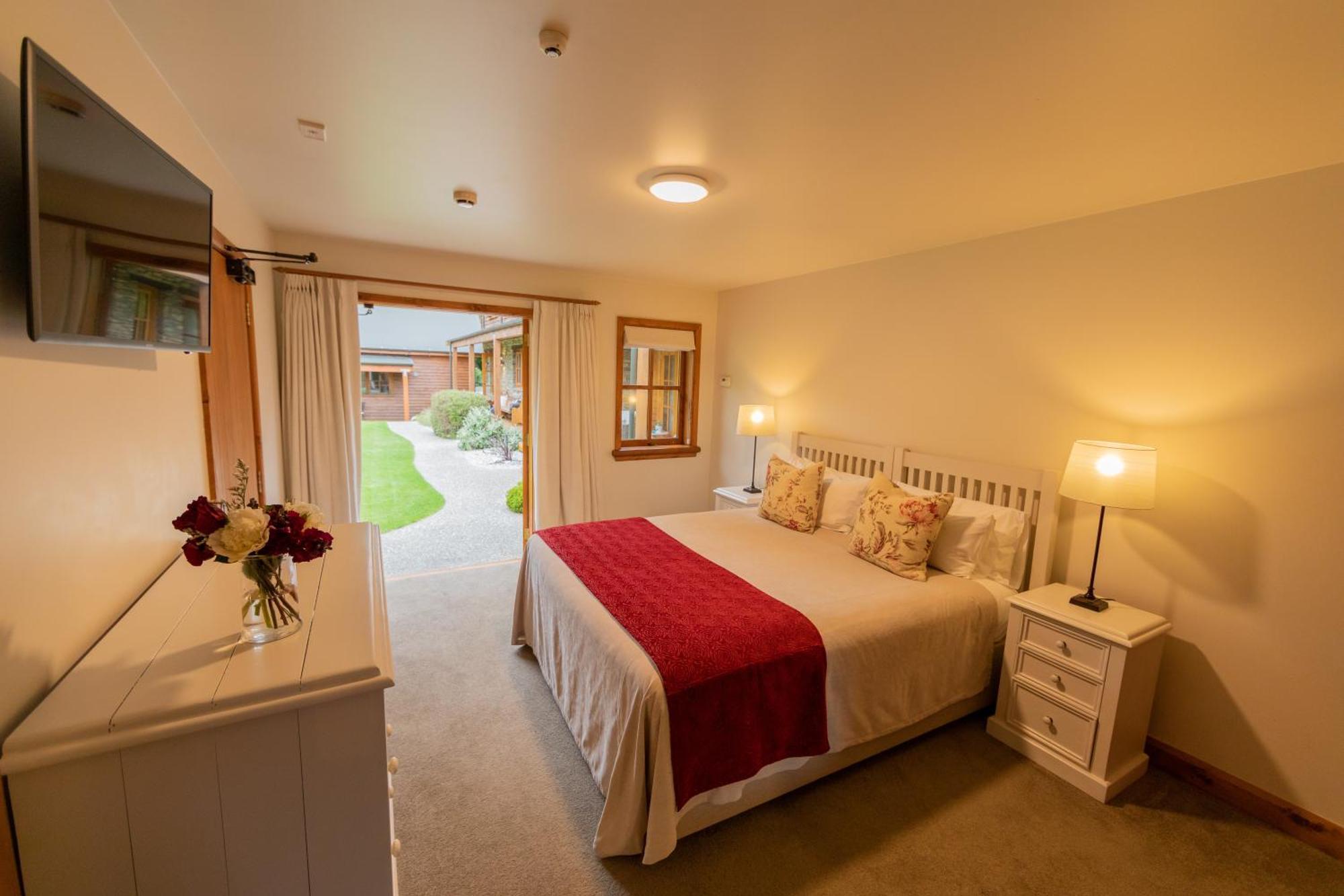 Wanaka Homestead Lodge & Cottages ภายนอก รูปภาพ
