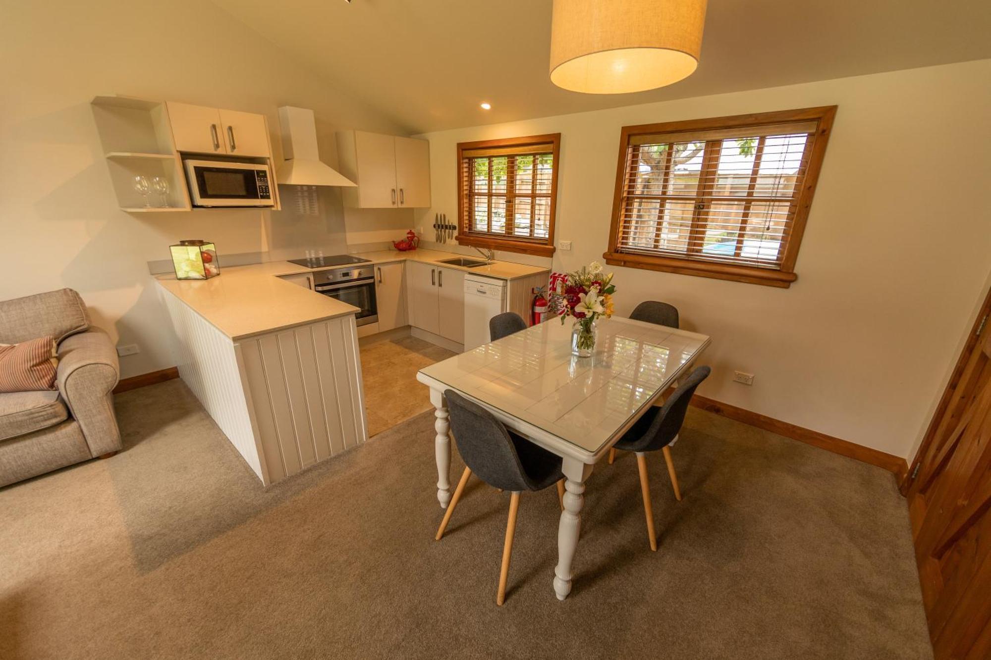 Wanaka Homestead Lodge & Cottages ภายนอก รูปภาพ
