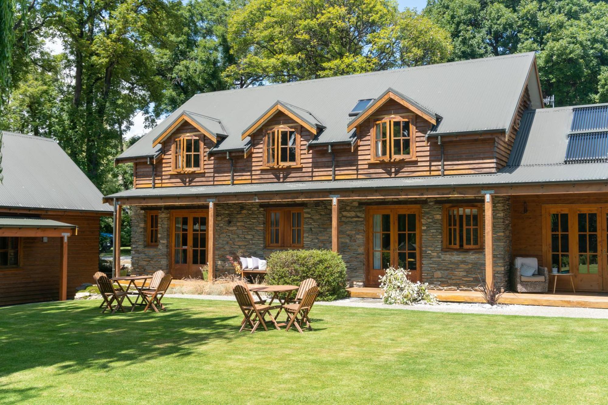 Wanaka Homestead Lodge & Cottages ภายนอก รูปภาพ